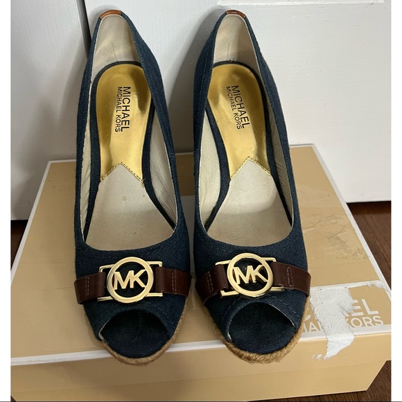 Size 7 Michael Kors Wedges - Picture 1 of 6